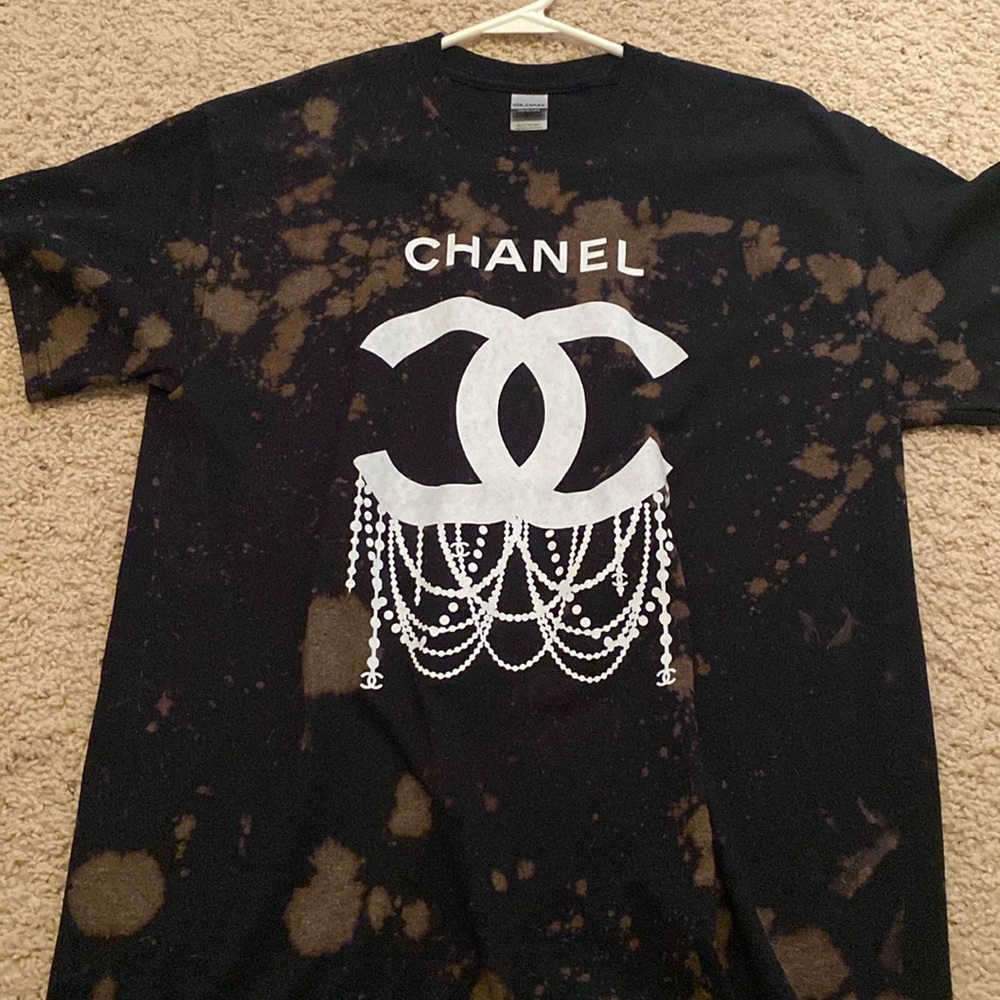 tie die chanel chandelier graphic tee